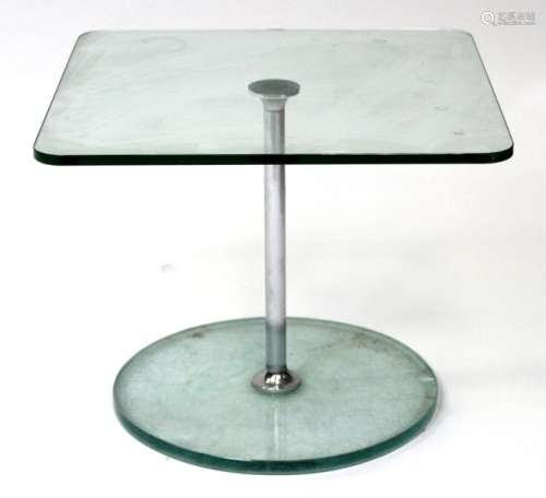TABLE D'APPOINT, la base circulaire en verre soute…