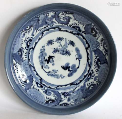 JAPON, fin XIXe. PLAT en porcelaine bleu et blanc …