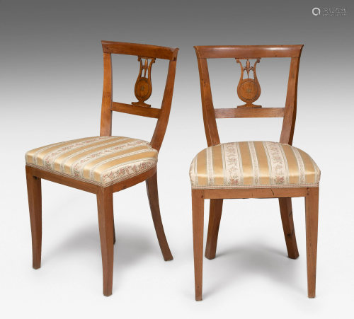Ein Paar Stühle