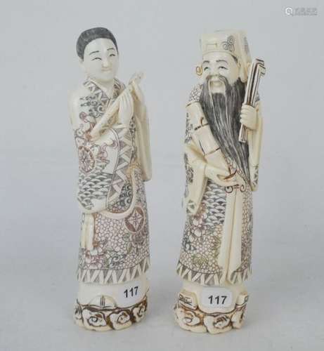 JAPON. DEUX okimonos sculptés, gravés et peints. L…