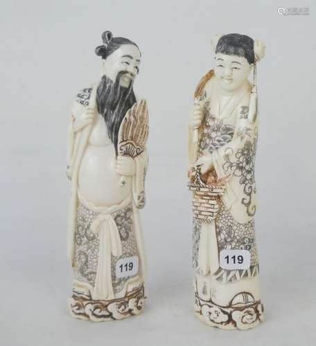 JAPON. DEUX okimonos sculptés, gravés et peints. L…