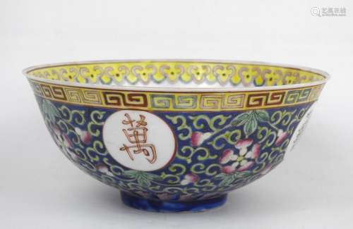 CHINE XX ème : BOL en porcelaine polychrome, marqu…