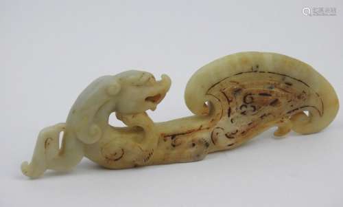CHINE : Amulette dragon chimère en jade blanc. Hau…