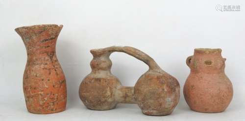 Lot de trois vases précolombiens à décor peint de …