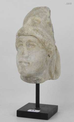 Tête en marbre représentant la Déesse ATHENA casqu…