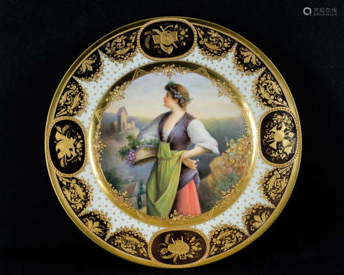 A GERMAN ROYAL VIENNA-STYLE PORCELAIN PLATE, DRESDEN, EARLY 20TH CENTURY