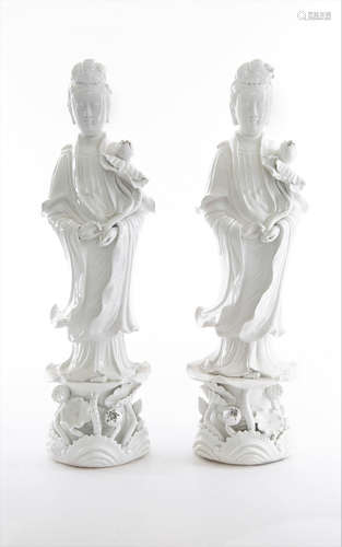 A PAIR OF CHINESE DEHUA-STYLE PORCELAIN FIGURES OF GUANYINS, 20TH CENTURY