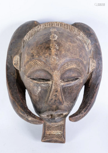 Arte africana Mask with horns, LubaD.R. Congo.