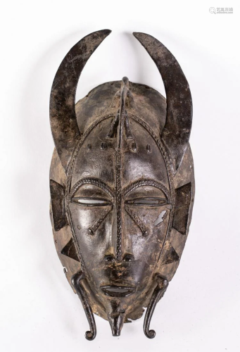 Arte africana A Kpelie mask, SenufoIvory Coast.