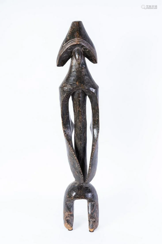 Arte africana A monumental iagalagana figure,