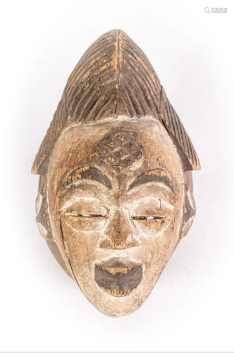 Arte africana Okuyi white mask, Punu Gabon .
