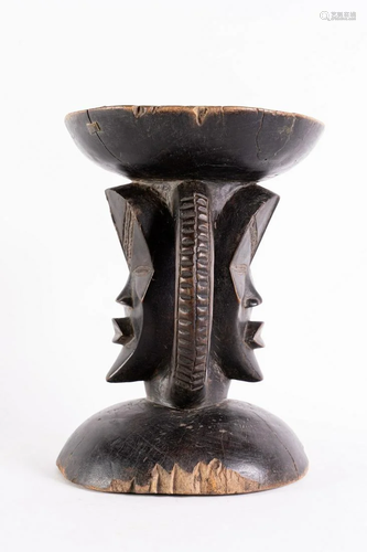 Arte africana Dan ritual stool Liberia.