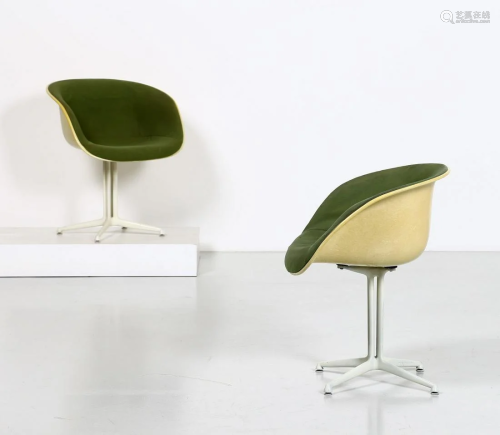CHARLES & RAY EAMES Pair of armchairs (2).