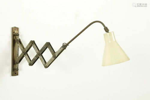 MANIFATTURA ITALIANA Wall lamp.