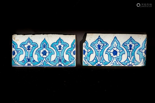 Arte Islamica A pair of Iznik blue and white border