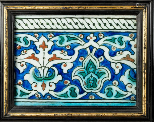 Arte Islamica An Iznik border tile painted with