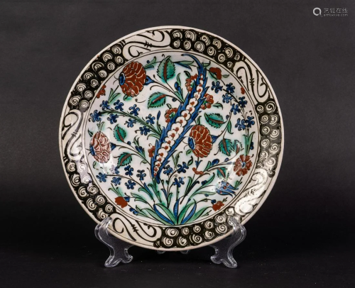 Arte Islamica An Iznik pottery dish painted with