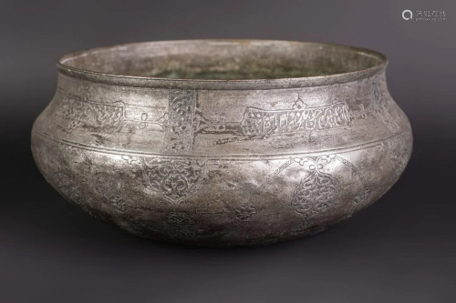 Arte Islamica A large tinned copper Safavid bowl