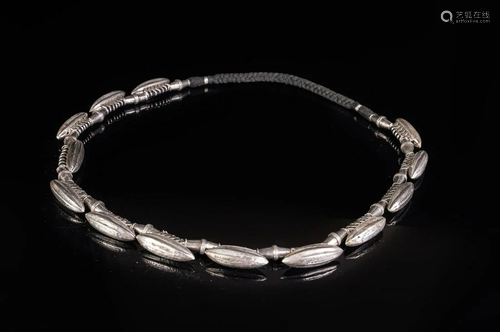 Arte Indiana A silver and cotton necklace India,