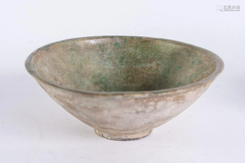 Arte Islamica A pottery turquoise glazed bowl Iran,