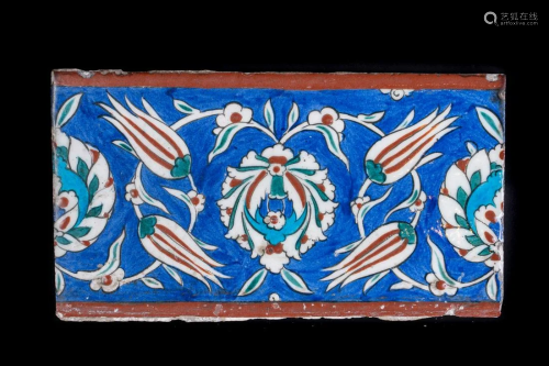 Arte Islamica An Iznik border tile with central flower