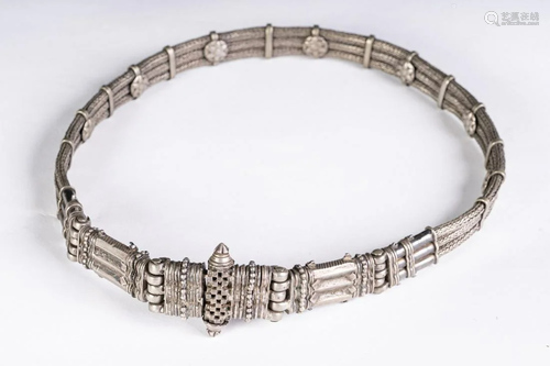 Arte Indiana A braided-wire silver belt Southern