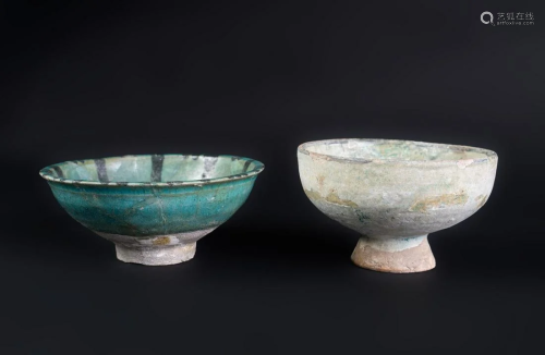 Arte Islamica Two turquoise glazed pottery bowl…