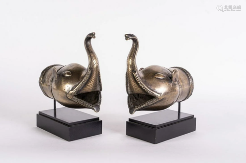 Arte Indiana A pair of bronze Makara shaped palan…