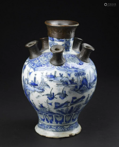 Arte Islamica A large Safavid blue and white pottery
