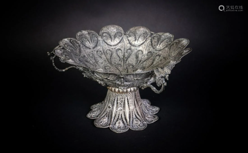 Arte Islamica An Ottoman silver filigree stem c…