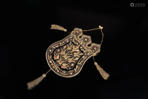 Arte Islamica An Ottoman velvet purse embroid…