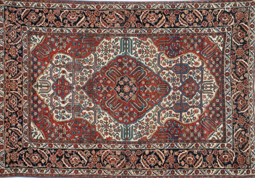 Arte Islamica A Persian rug decorated with flowers and