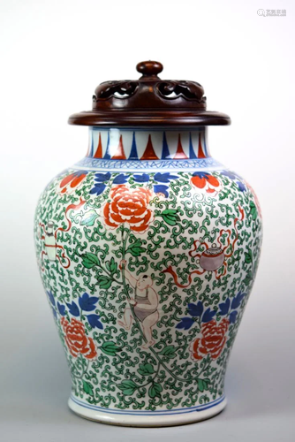 Chinese Wucai Porcelain Covered Jar