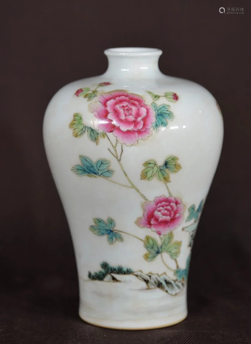 Chinese Famille Rose Porcelain Meiping Vase - Floral