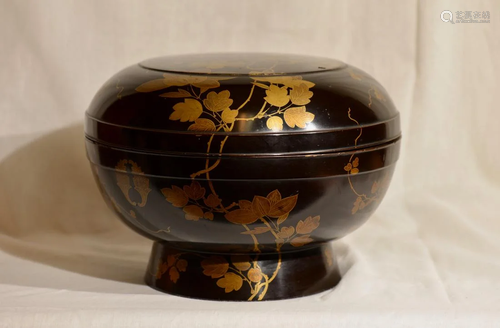 Japanese Edo Lacquer Bowl with Gilt Floral DÃ©cor -