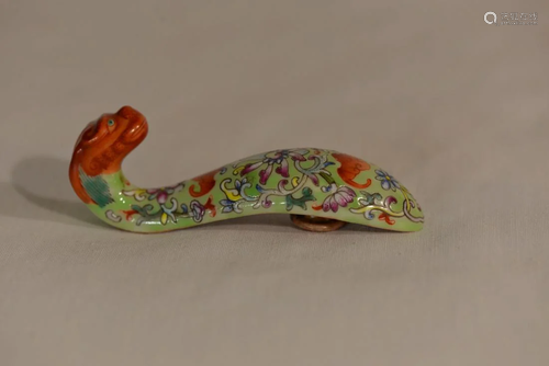 Chinese Famille Rose Porcelain Belt Hook - Green