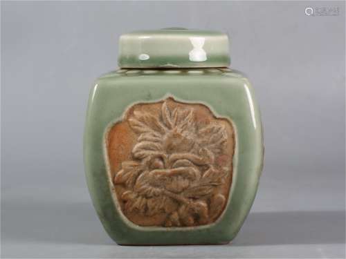 An Ancient Chinese Porcelain Tea Container