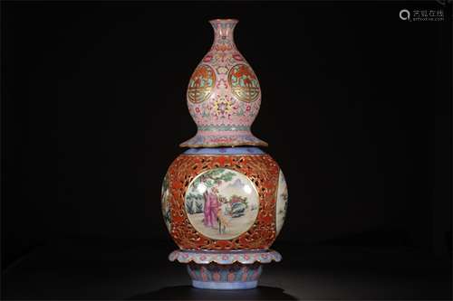 A Chinese Famille-Rose Porcelain Double Gourd Vase