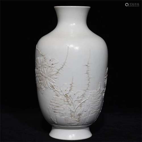 A Chinese White Glazed Porcelain Vase