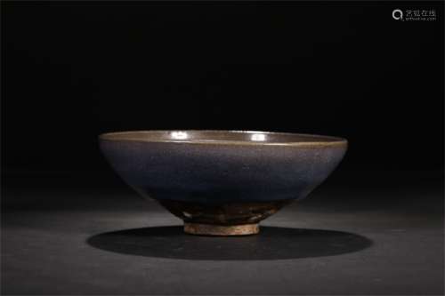 A Chinese Jun-Type Glazed Porcelain Bowl