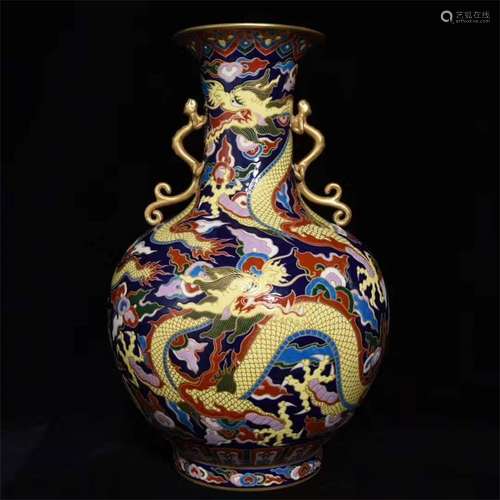 A Chinese Wu-Cai Glazed Porcelain Vase