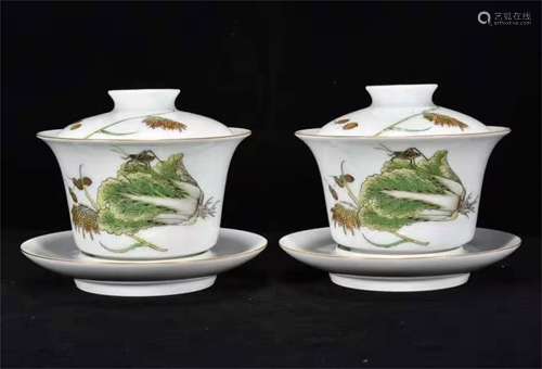 A Pair of Chinese Enamel Glazed Porcelain Tea Bowls with Covers and Plates