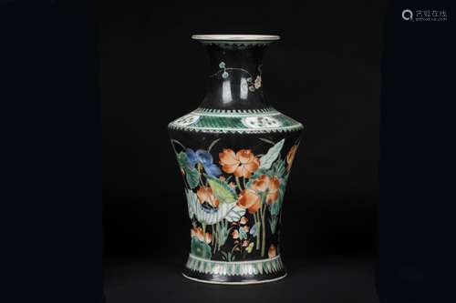 A Chinese Wu-Cai Glazed Porcelain Vase