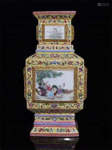 A Chinese Famille-Rose Porcelain Vase