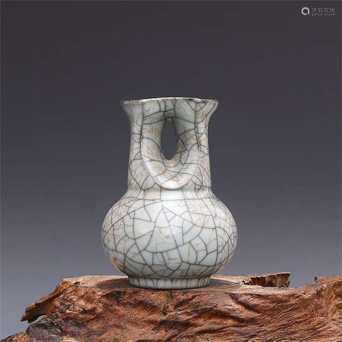 A Chinese Ge-Type Glazed Porcelain Vase