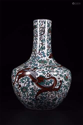 A Chinese Dou-Cai Glazed Porcelain Vase