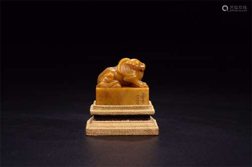 A Chinese Carved Tianhuang Seal