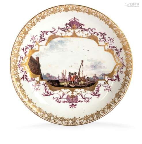 Plate with painting of a shopping trip. Meissen, circa 1730/35. D. 18 cm. Gold luster cartouche with purple lace decoration in the mirror. In it a polychrome painted shopping trolley scene. Gold lace edging. At the bottom concentric circles in iron red and gold. Underglaze blue sword mark, gold number 6. L. ber. Provenance: From an old, Württemberg private collection.