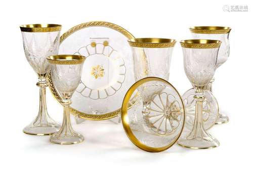 Drink service. Probably Theresienthal. H. 13/17.5 cm. Consisting of six champagne glasses, water glasses, red and white wine glasses, sherry glasses, plates and five liqueur glasses. Floral engraved and decorative gilding. Partly at the stand min. best.