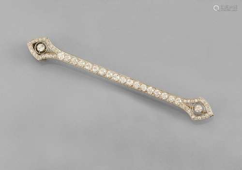 Rod brooch with diamonds. ca. 1915/20. L. 9.5 cm. Rod brooch made of platinum, the pin of gold. The ends are widened and open-worked with bars. Set with 20 old-cut diamonds (total approx. 2 ct.) and 40 small octagonal diamonds (total approx. 0.4 ct.). Total weight approx. 8,8 gr. Provenance: From old private property in Stuttgart.
